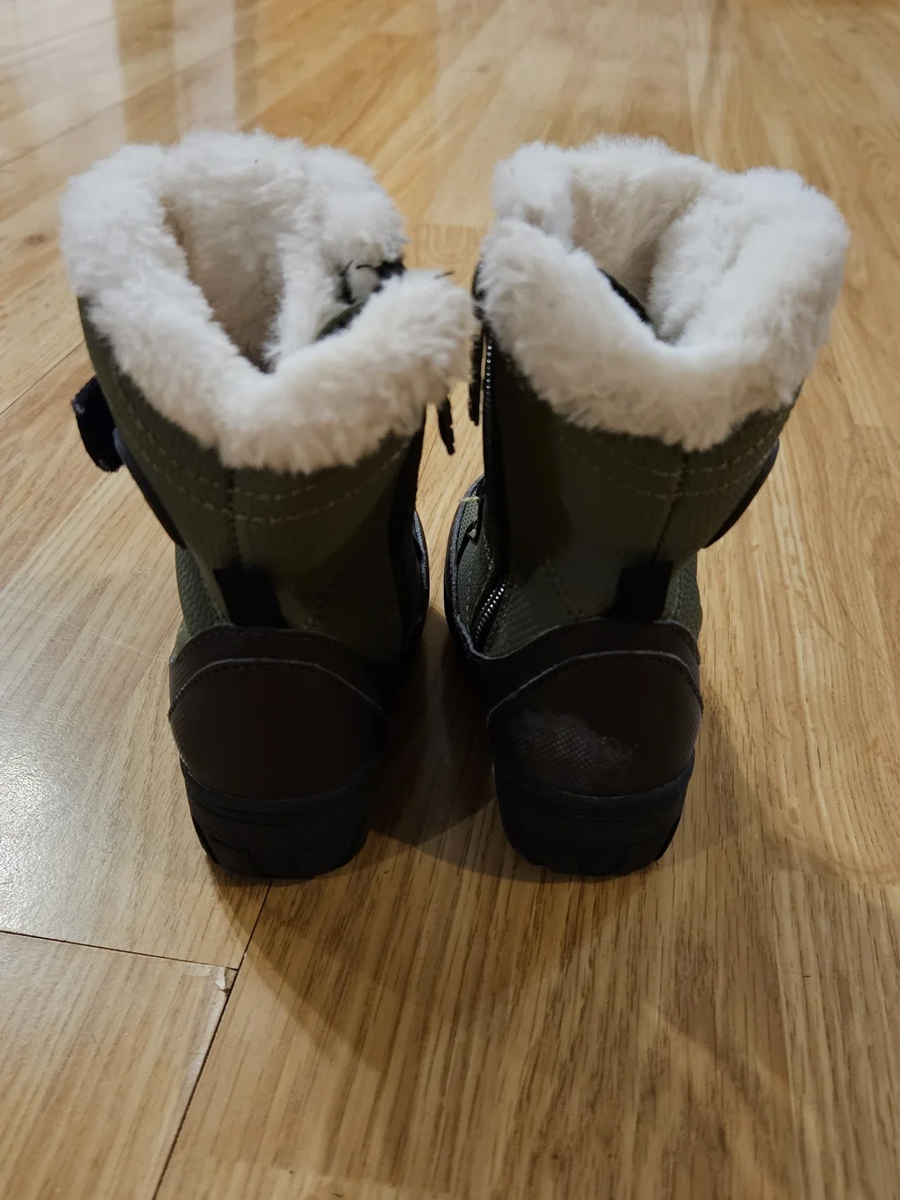 Totes Olive Green Kids Zip-Up Winter Boots with Faux Fur Collar Size 6T
